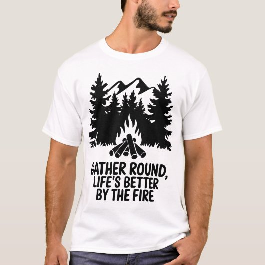 Campfire Nights Mountain Forest Silhouette Quote Tシャツ (正面)
