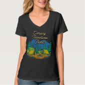 Camping Adventures Await Camper Vacation Camp Trip Tシャツ (正面)