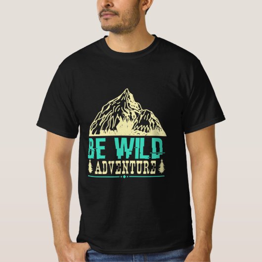 Camping Gift Be wild adventure Tシャツ (正面)