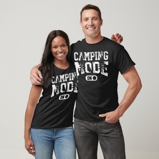 Camping Mode On Adventure Campfire Summer Vacation Tシャツ (ユニセックス)