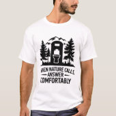 Camping Toilet Humor Mountain Forest Graphic Art Tシャツ (正面)
