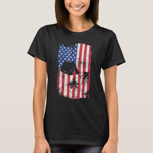 Camping USA American flag 4th Of July Outdoor Camp Tシャツ (正面)
