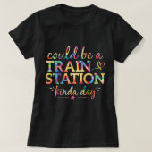 Can Be A Train Station Kinda Day Graphic絞り染め Tシャツ (デザイン正面)