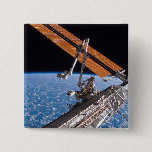 Canadarm2および太陽光線を集めるためのアンテナのパネルの翼 缶バッジ