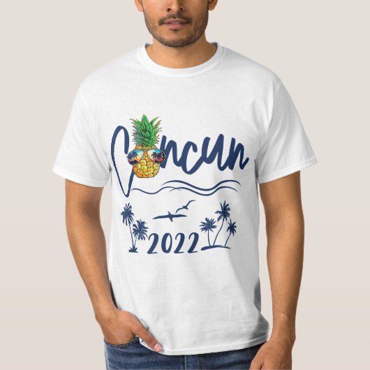 Cancun 2022 Mexico Pineapple Sunglasses Vacation Tシャツ (正面)