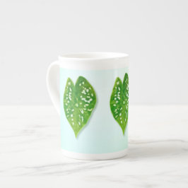 Caneca folha com água de Chuva foto autoral Estil ボーンチャイナマグカップ