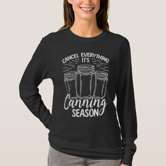 Canning Season Homesteader Cans Homegrown Food Per Tシャツ (正面)