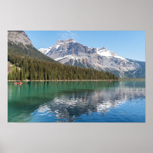 Canoe on famous Emerald Lake - Yoho NP, Canada ポスター (正面)