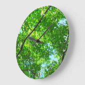 Canopy of Green, Leafy Branches with Blue Sky ラージ壁時計 (傾斜)