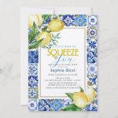 Can't Wait to Squeeze Blue Tile Lemon Baby Shower 招待状 (正面)