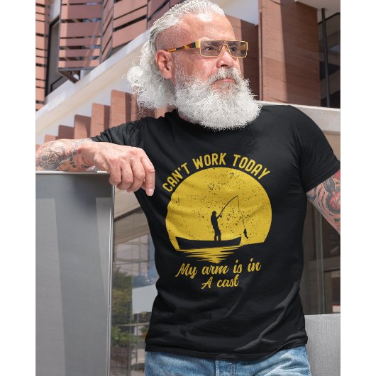 Can't Work Today my arm is in a Cast Fishing Tシャツ