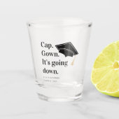 Cap Gown卒業式パーティーが行われている ショットグラス (正面)