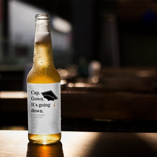 Cap Gown卒業式パーティーが行われている ビールラベル