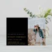 Cap Gown卒業式パーティーが行われている 箔招待状 (立ち正面)