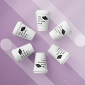 Cap Gown卒業式パーティーが行われている 紙コップ