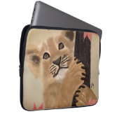 Capa para laptop filhote de leão brincando ラップトップスリーブ (正面右)