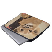 Capa para laptop filhote de leão brincando ラップトップスリーブ (正面下部)