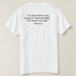 Cape MayステージARTロゴと引用文Tシャツ（ホワイト） Tシャツ