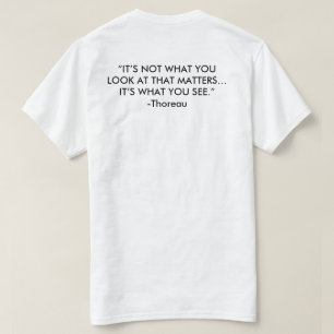 Cape MayステージARTロゴと引用文Tシャツ(ホワイト) Tシャツ