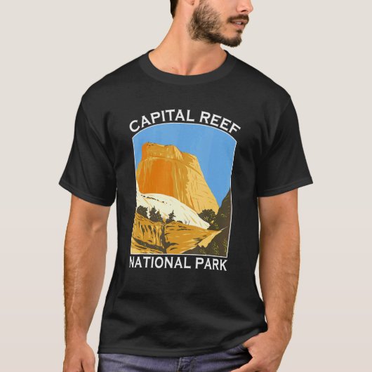 Capitol Reef National Park Utah Outdoors Hiking So Tシャツ (正面)