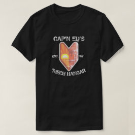 Cap'nエドの「機械式の格納庫の葉のTシャツの暗闇 Tシャツ