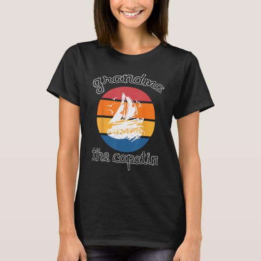 Captain Grandma Sailing Boat Life o captain my cap Tシャツ (正面)