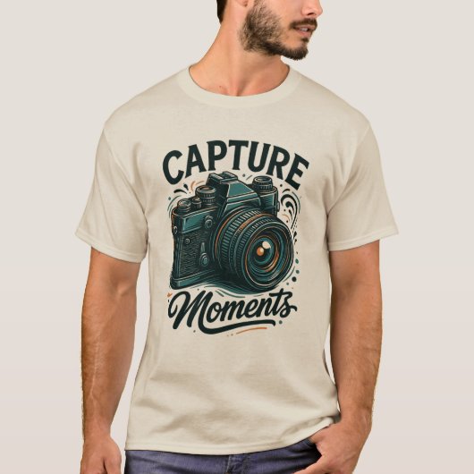 「Capture Moments」レトロカメラアートTシャツ Tシャツ (正面)