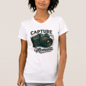 Capture Moments Retro Camera Art T-Shirt Tシャツ (正面)
