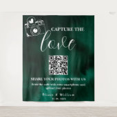 Capture The Love Emerald Green QR Backdrop タペストリー (正面)