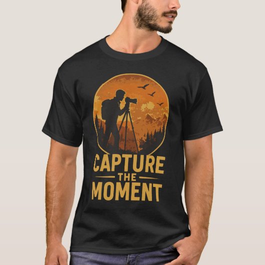 Capture The Moment Photographer Sunset Silhouette  Tシャツ (正面)