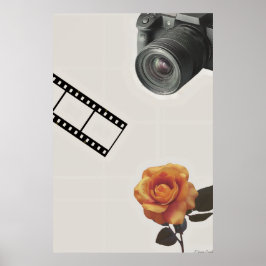 Captured Bloom: カメラとフィルムとバラのコラージュ ポスター