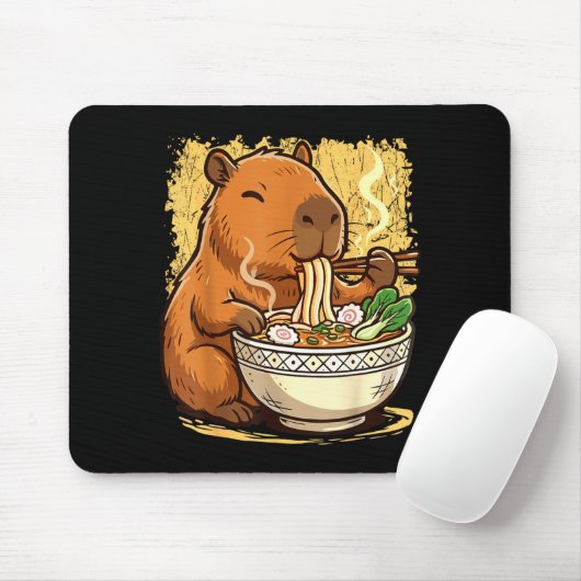 Capybara Eating Ramen Noodles マウスパッド (マウス)