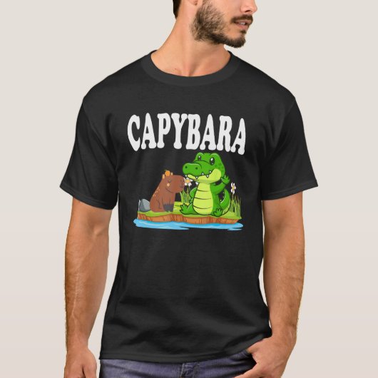 Capybara Hangs Out With Crocodile Chilling With Cr Tシャツ (正面)