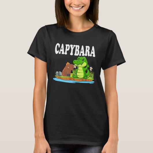 Capybara Hangs Out With Crocodile Chilling With Cr Tシャツ (正面)