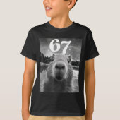 Capybara Selfie With 67 Meme Capy Graphic For Men  Tシャツ (正面)