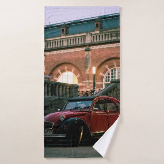 Car street old vintage style road バスタオル (バスタオル)