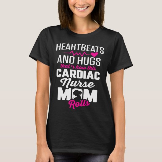 Cardiac Nurse Mom Cardiology Heartbeats and Hugs Tシャツ (正面)