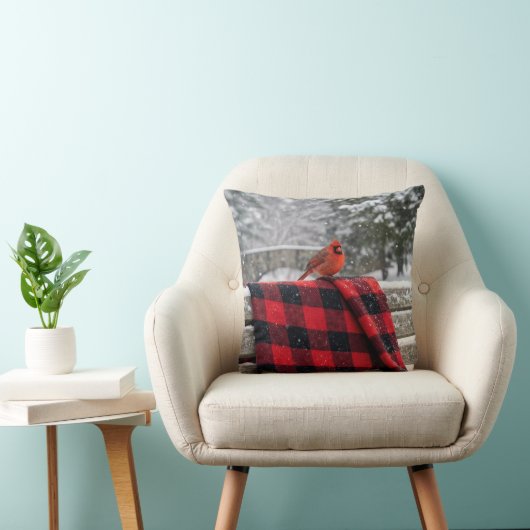Cardinal On a Snowy Plaid Blanket クッション (椅子)
