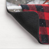 Cardinal On a Snowy Plaid Blanket マウスパッド (コーナー)