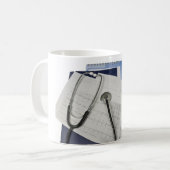 cardiogram EKGの読書の医学の聴診器 コーヒーマグカップ (正面左)