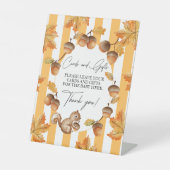 Cards and Gifts Acorns and Squirrel Baby Shower 台座サイン (正面)