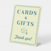 Cards & Gifts Butter Yellow & Blue Graduation 台座サイン (正面)