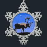 Caribou in Winter -オリジナルワイルドライフアート スノーフレークピューターオーナメント<br><div class="desc">カリブー冬のポートレート、オリジナル絵画の。キュートでオリジナルアートおもしろいを専門に買して、冬の愛する友達の中のカリボウの贈り物として素晴らし。クリエイティブするクリック-文字の追加と削除と変更に対してオン、写真のサイズ変更、色の変更など、カスタマイズツールで使用できる機能！</div>