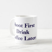 Carlton Lasiterの"シュートは最初に" Psychを襲います コーヒーマグカップ (正面左)