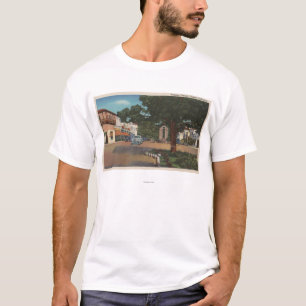 Carmel、カリフォルニア-木および店との通り場面 Tシャツ