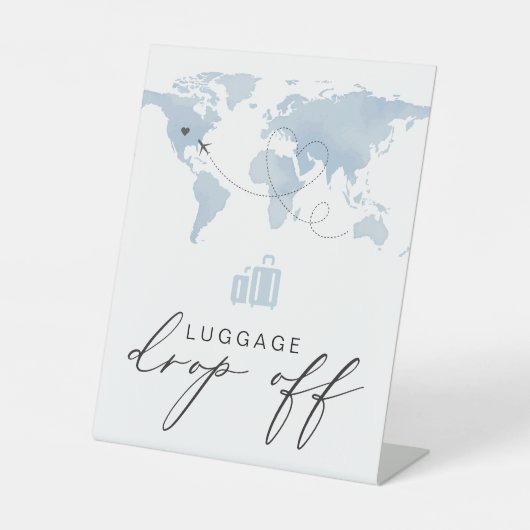 CARMENブルートラベルをテーマにした荷物ドロップオフ 台座サイン (正面)