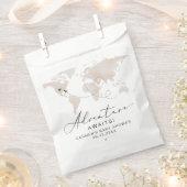 CARMENベージュマップアドベンチャーベビーシャワー フェイバーバッグ (クリップ留めされた状態)