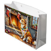 Carolina Dog Fireplace with Christmas Lights ラージペーパーバッグ (裏面アングル)