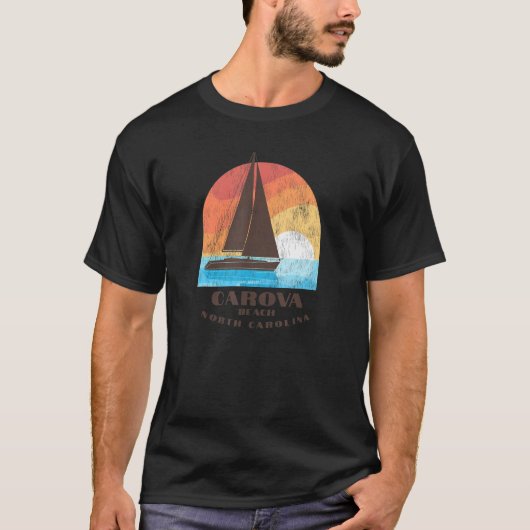 Carova Beach NC Vacationing Sailboating Sunrise Tシャツ (正面)