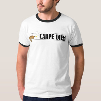 Carpe Diemの魚釣りのTシャツ Tシャツ